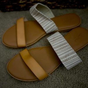 Universal Thread sandals